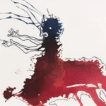 Figura central de la derecha en "Descosido", cuerpo humanoide con líneas negras y mancha roja.