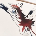 Perspectiva angular de la obra "Descosido", ilustración expresionista sobre papel texturado.